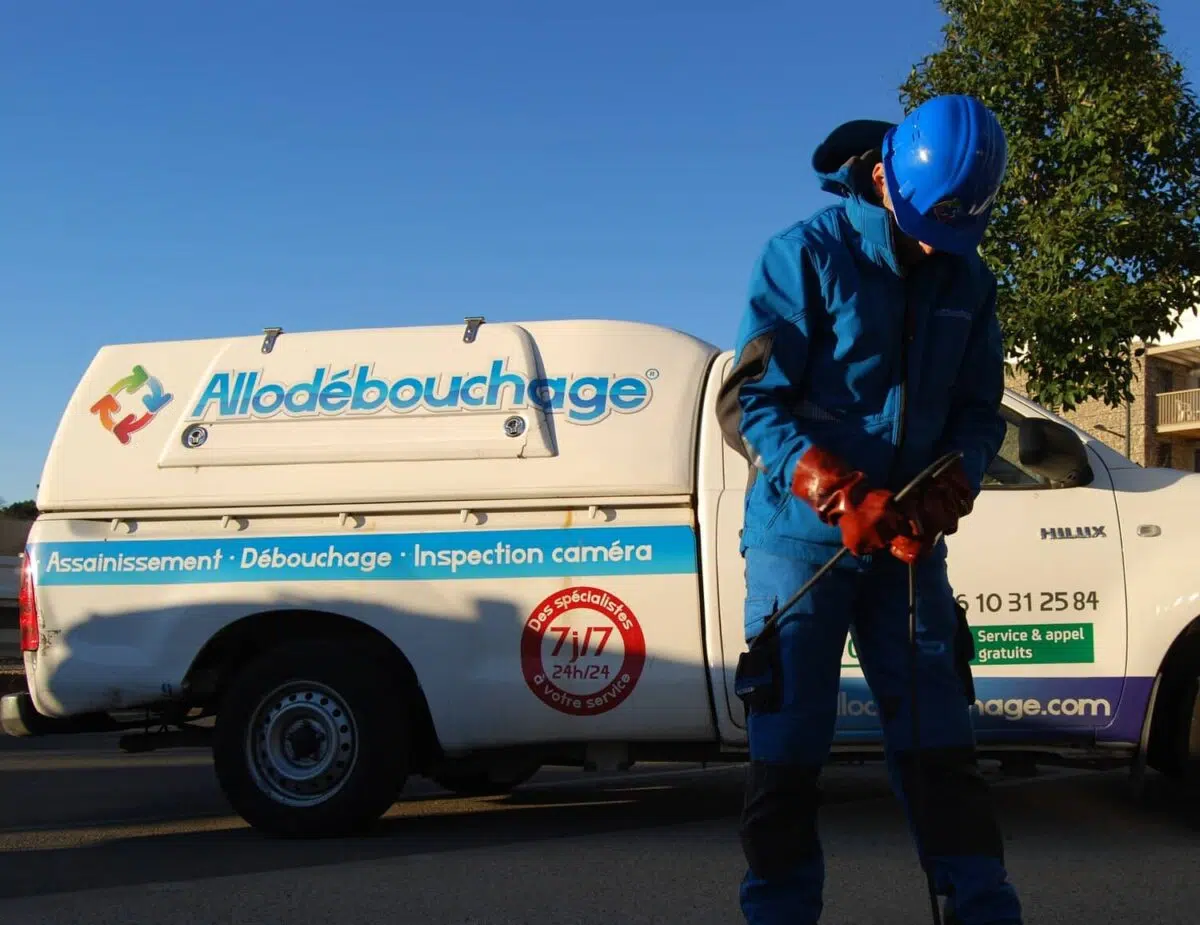 Nos professionnels du débouchage de canalisation à Villeurbanne, se déplacent pour vous aider à combattre les bouchons dans vos toilettes, votre évier ou votre douche !