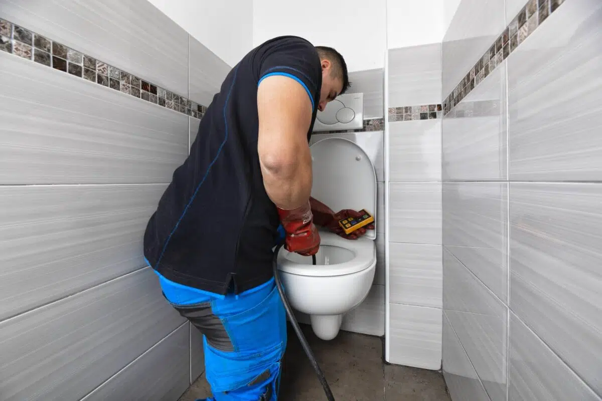 Vos toilettes sont bouchées ? Contactez nous pour un débouchage de canalisation à Villeurbanne !