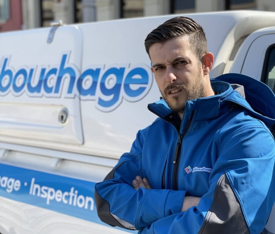 Notre technicien intervient pour le débouchage de canalisation à orange !